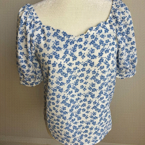 MONTEAU Top New XSmall Blue Flowers BNWT Scalloped